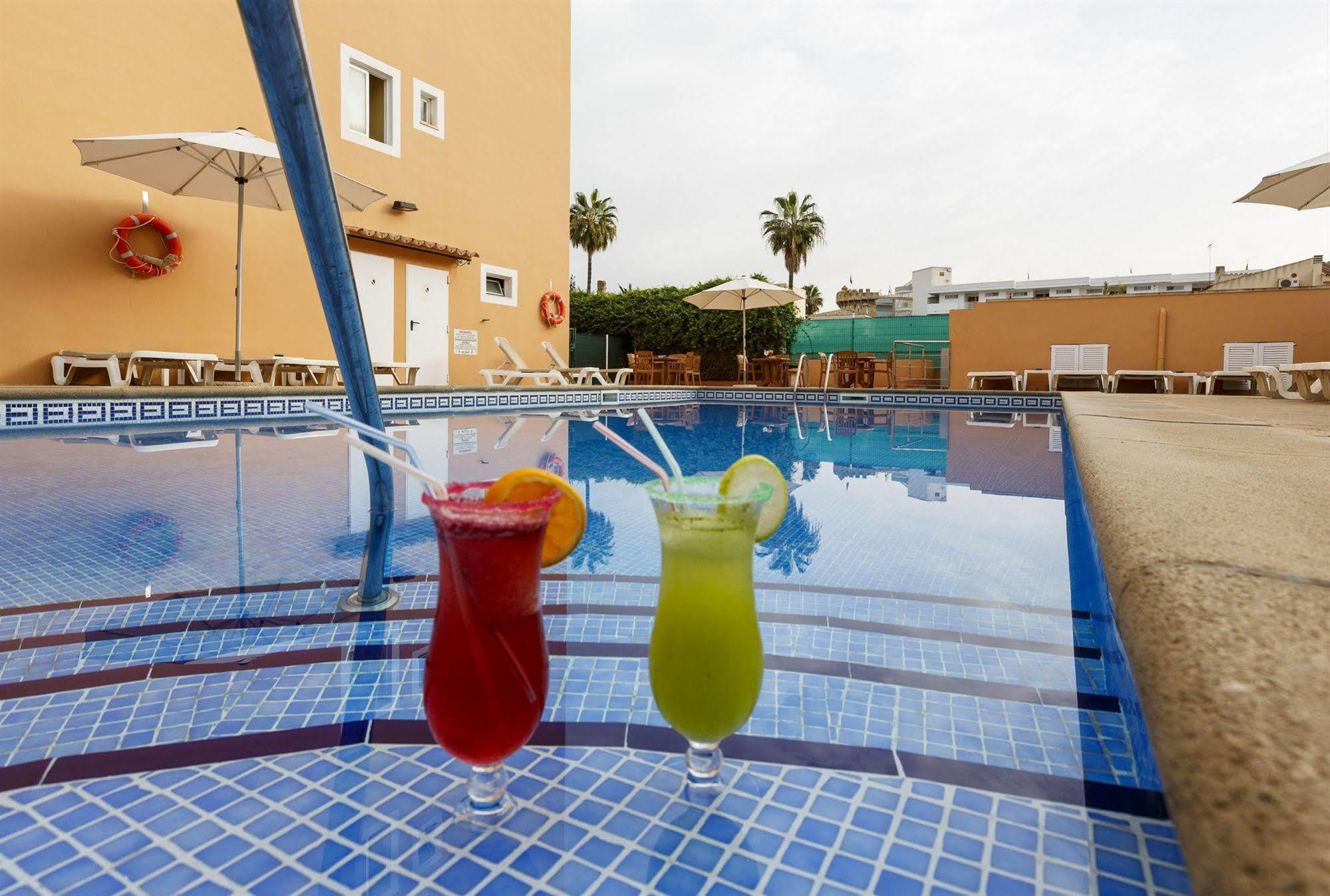 HOTEL GOLF BEACH SANTA PONSA 2* (Spain) - from £ 114 | HOTELMIX